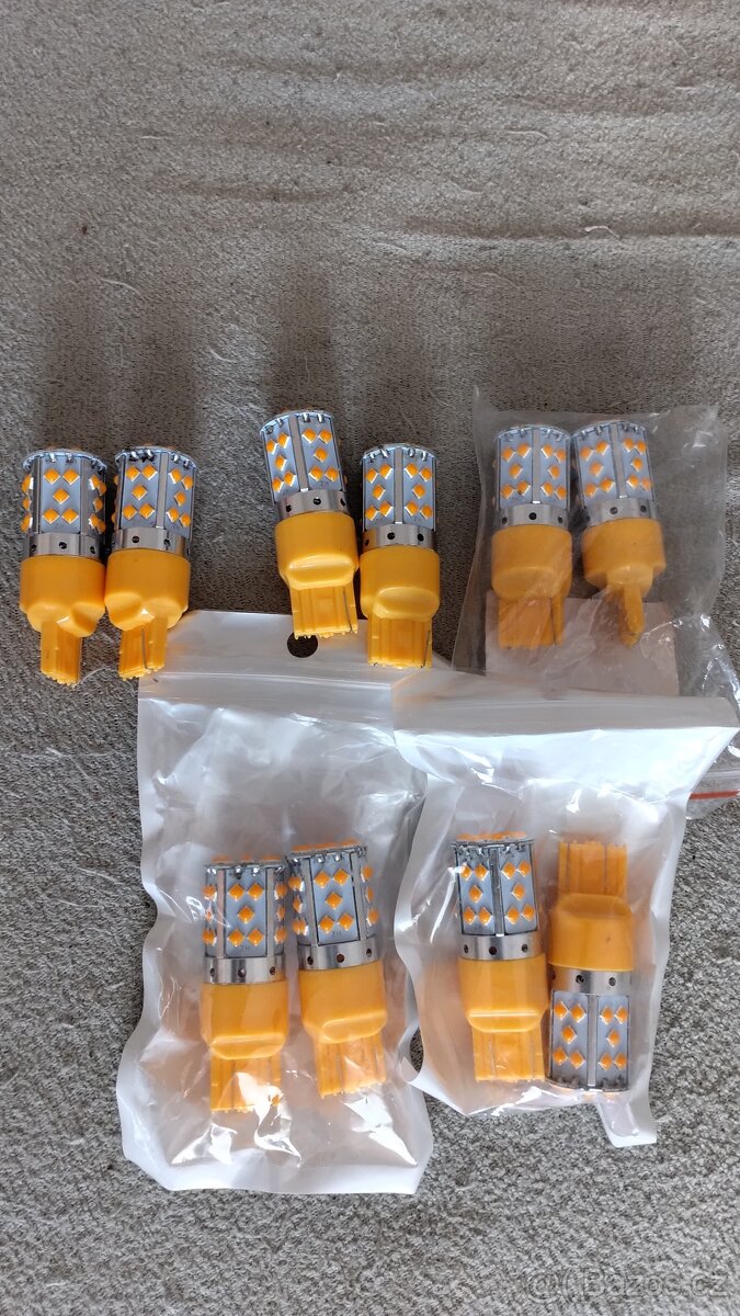 Led žárovky 12V žluté / červené - 2