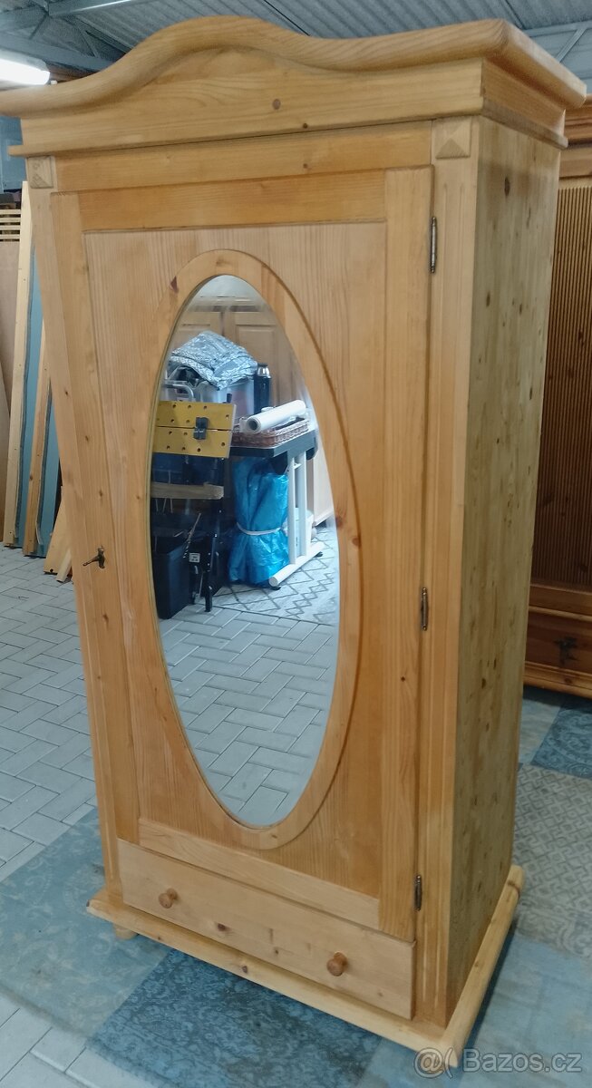 Celo masivní šatní skříň se šuplíkem a se zrcadlem - 2