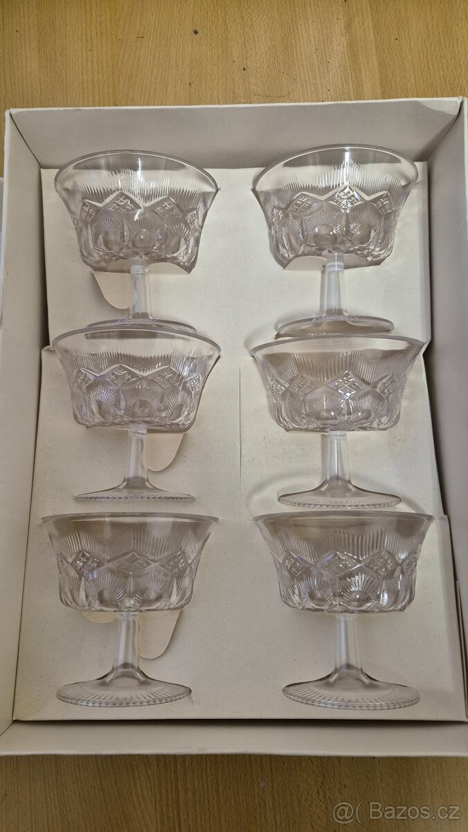 Poháry na zmrzlinu,dezerty,plastové,retro - 2