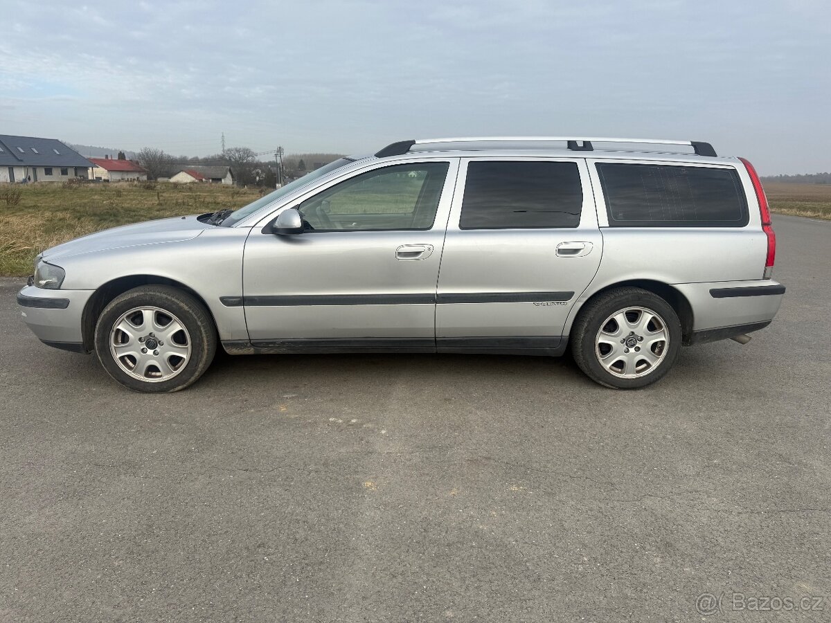 Volvo V70 2,5 Kombi STK 08/2027 - 2