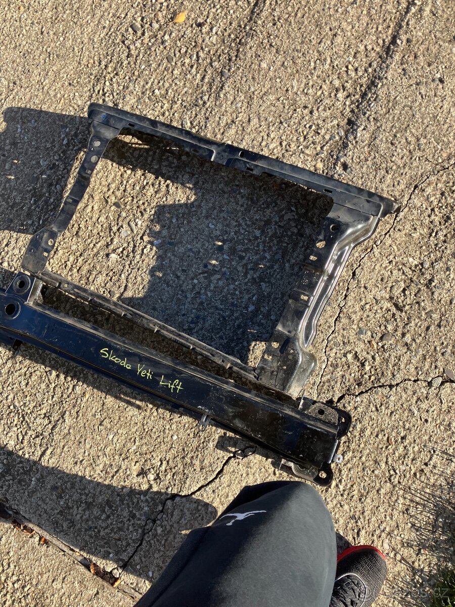 chladicova stena skoda yeti chladicovka vyztuha - 2