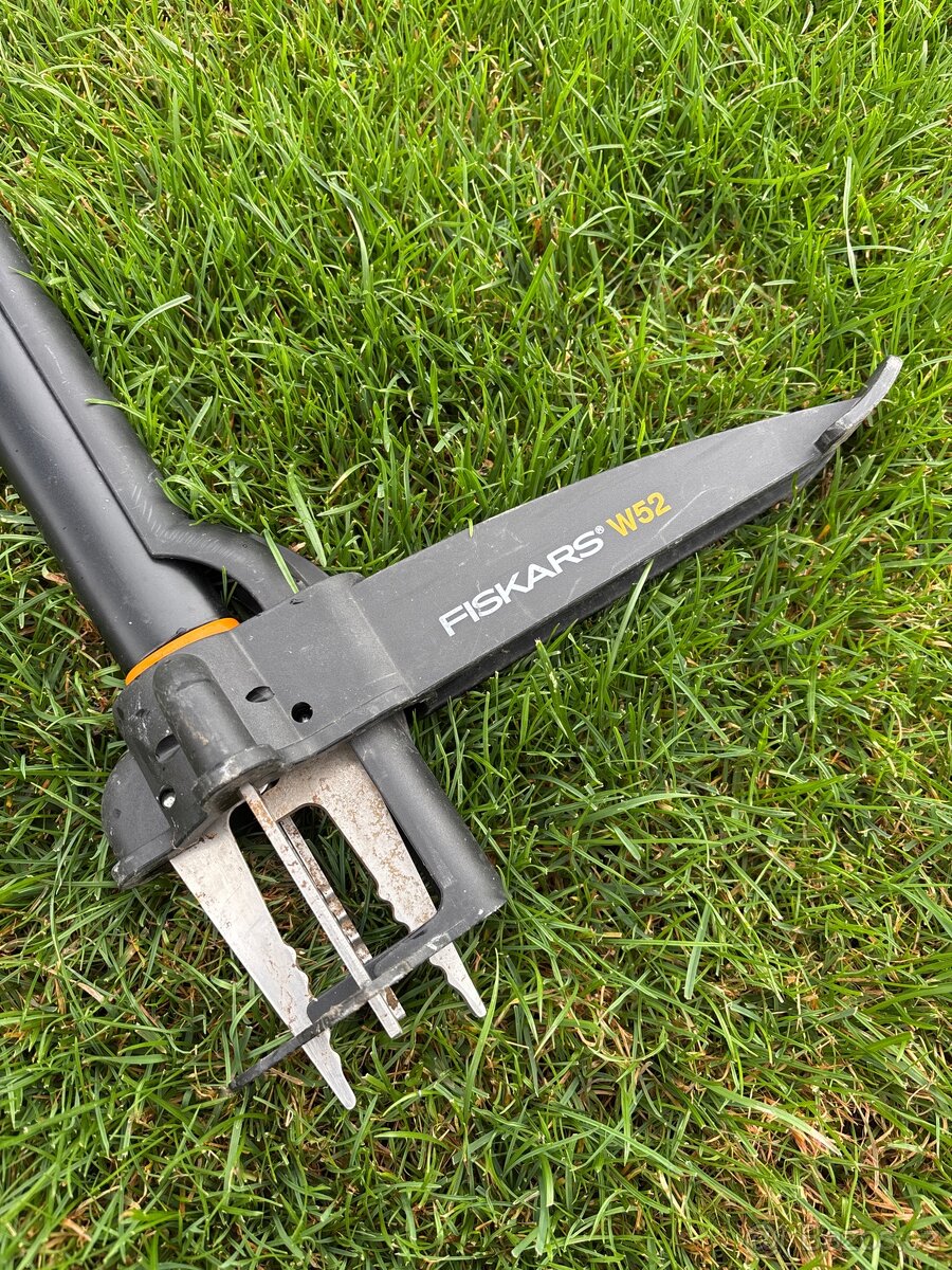 Prodam vytrhavac plevele Fiskars Xact - 2