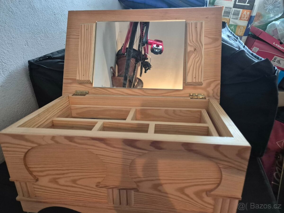 Dřevěná šperkovnice - 2
