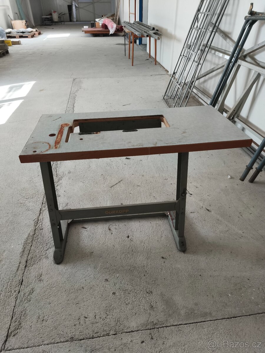 Podstavec pod šicí stroj - 2