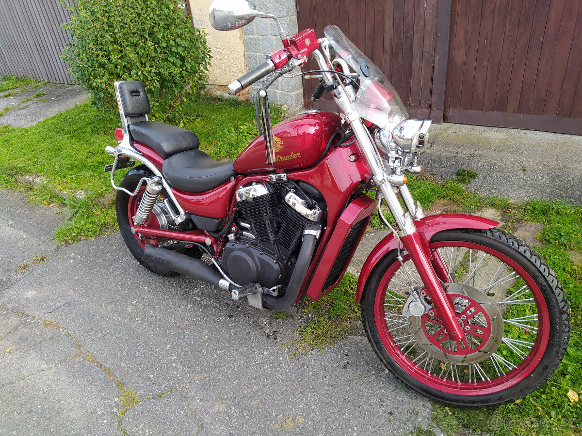 Suzuki VS 800 Intruder - 2