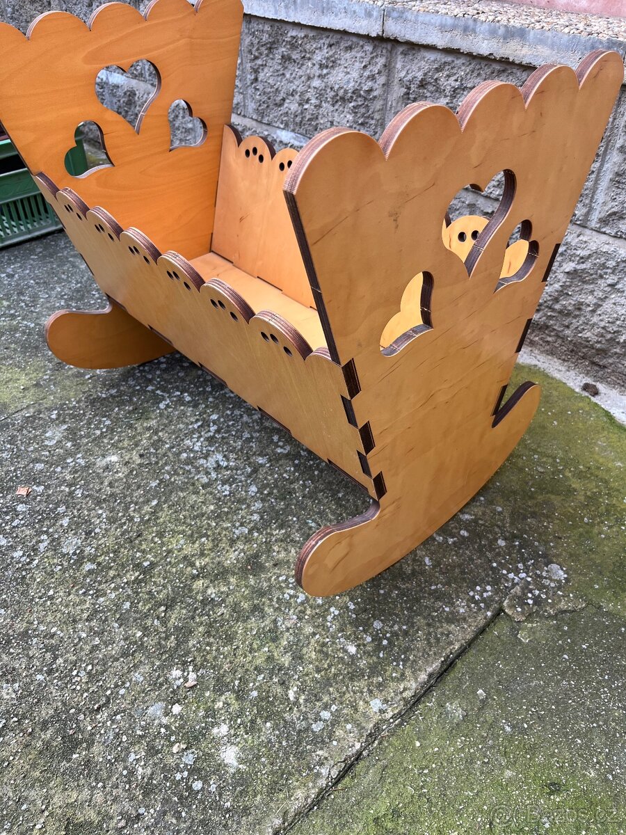 Dřevěná kolébka - 2