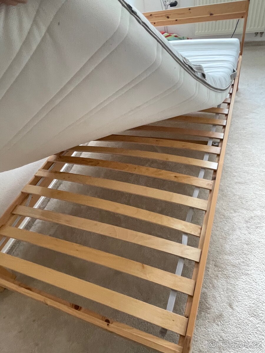 Prodám postel s matraci a roštem - 2