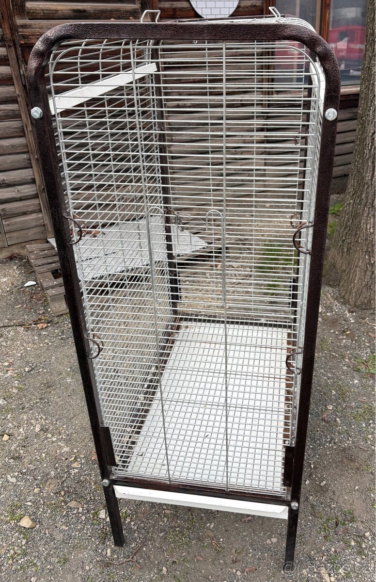 Velká klec pro papouška - 2