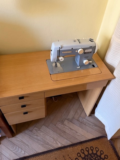 Starožitný šicí stroj - 2