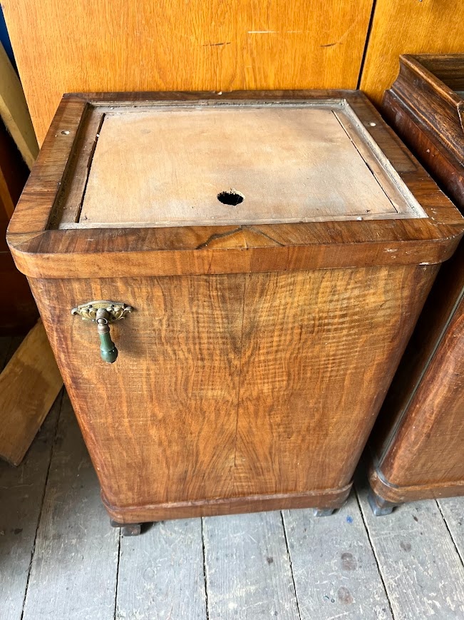 Starožitný nábytek - 2