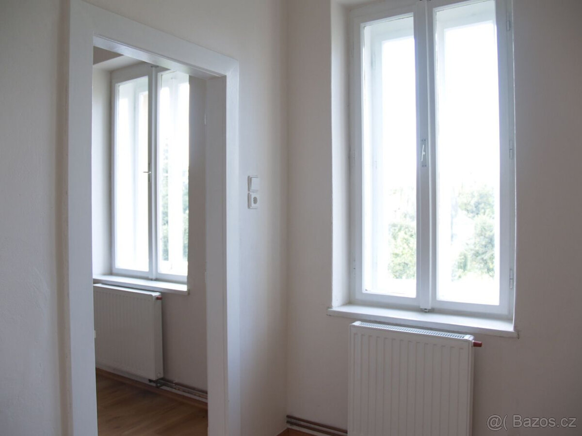 Pronájem bytu 2+1, 47 m2, 1. patro, Ostrava – Mariánské Hory - 2