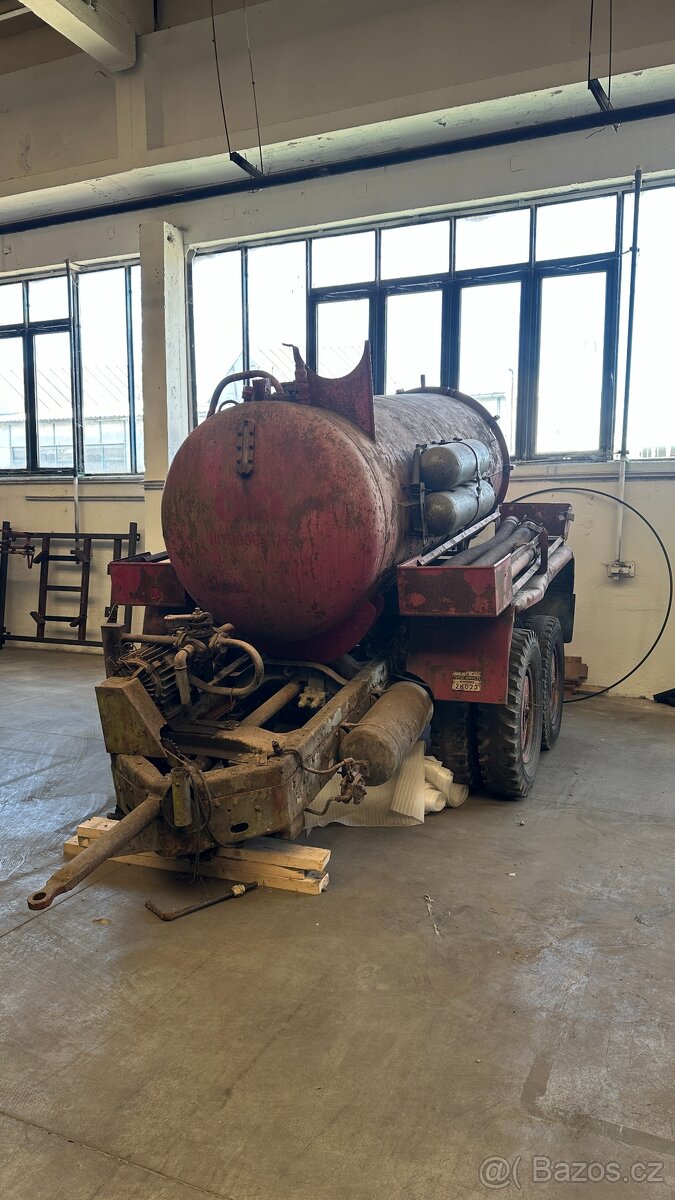 Železná cisternová přívěsná kára - fekální vůz - 2