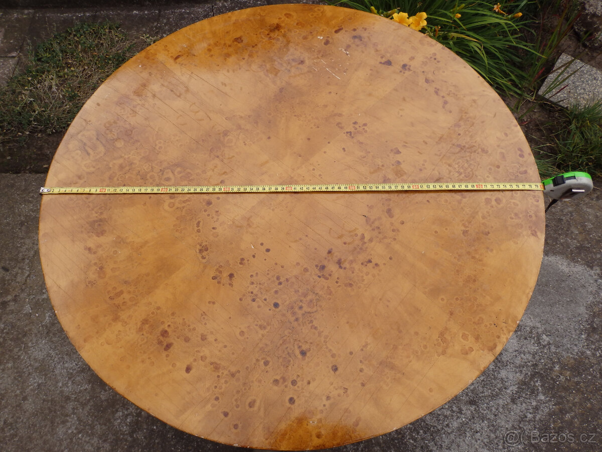 Starý dřevěný kulatý stůl - 2