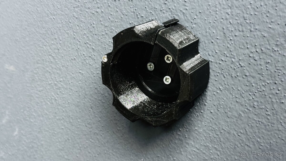 prodám držák na zeď pro volanty TRUSTMASTER - 2