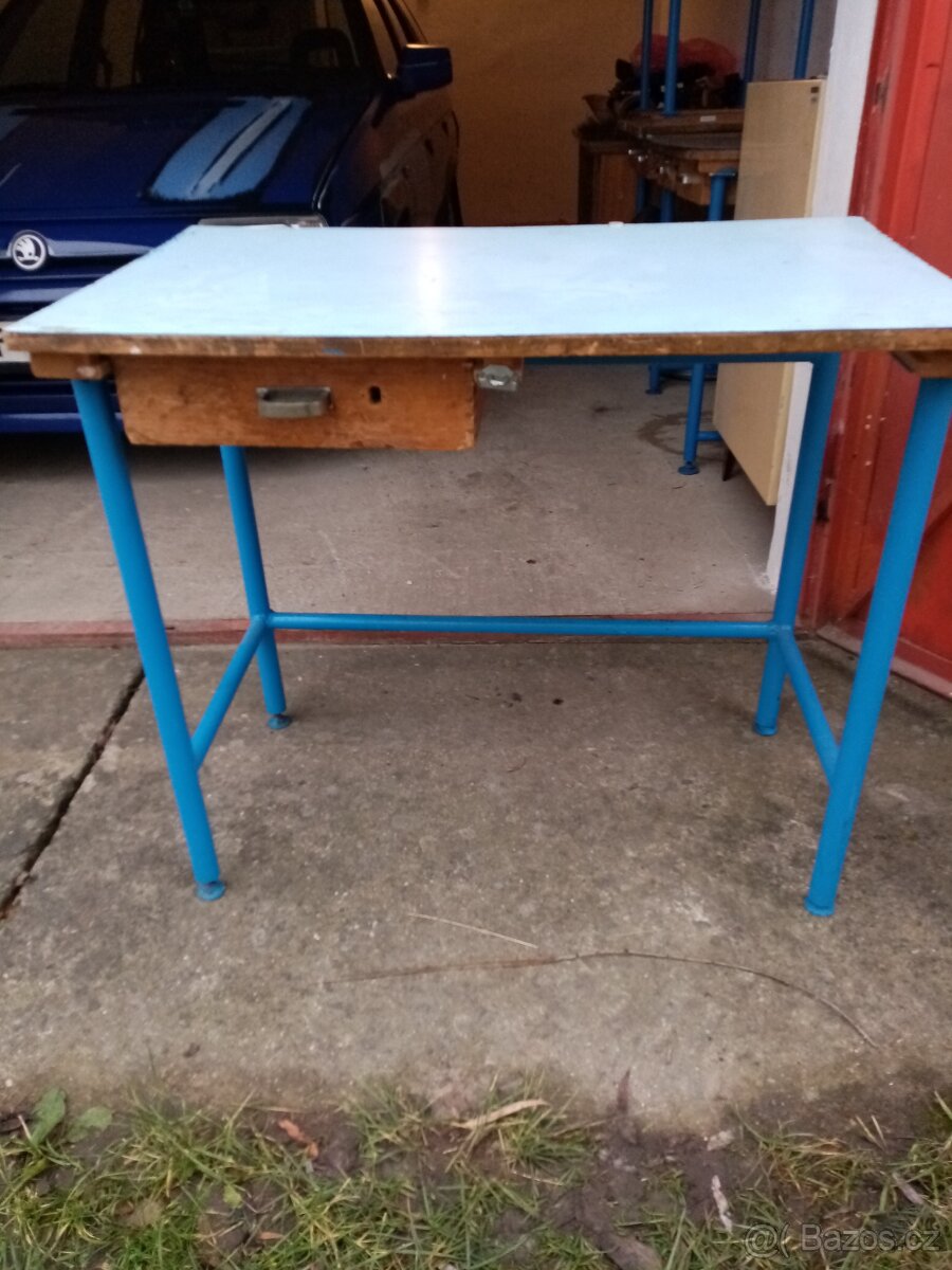 Dílenské stolky a skřínka - 2