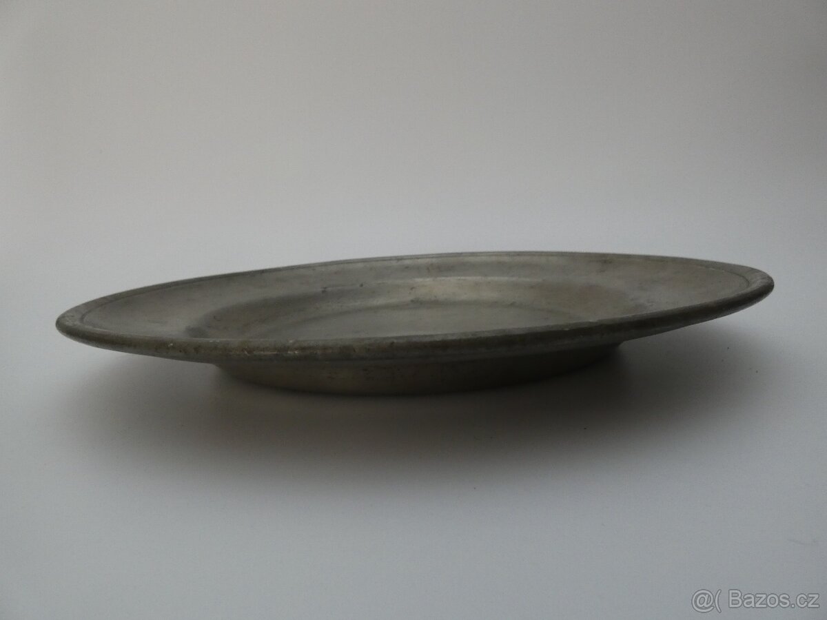 Velký cínový talíř - 2