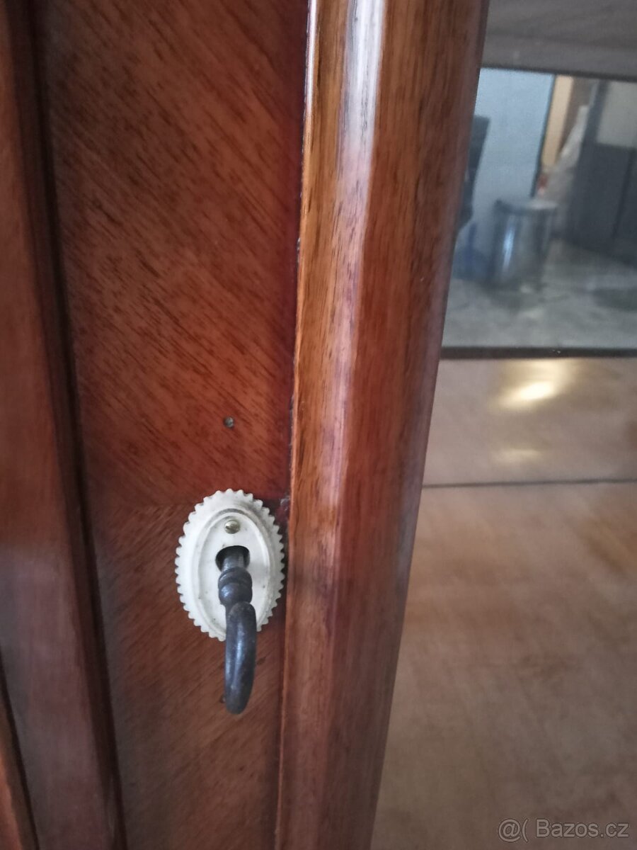 Prodam stary nabytek - 2