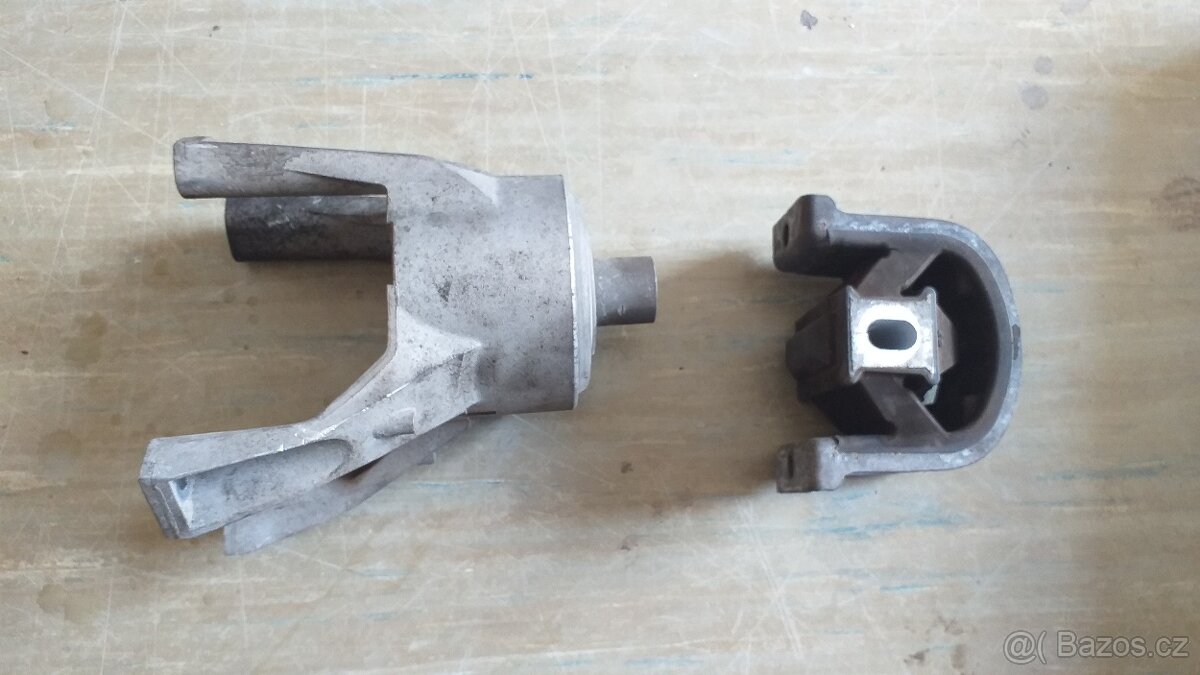 Transporter T6 silenbloky motoru - 2