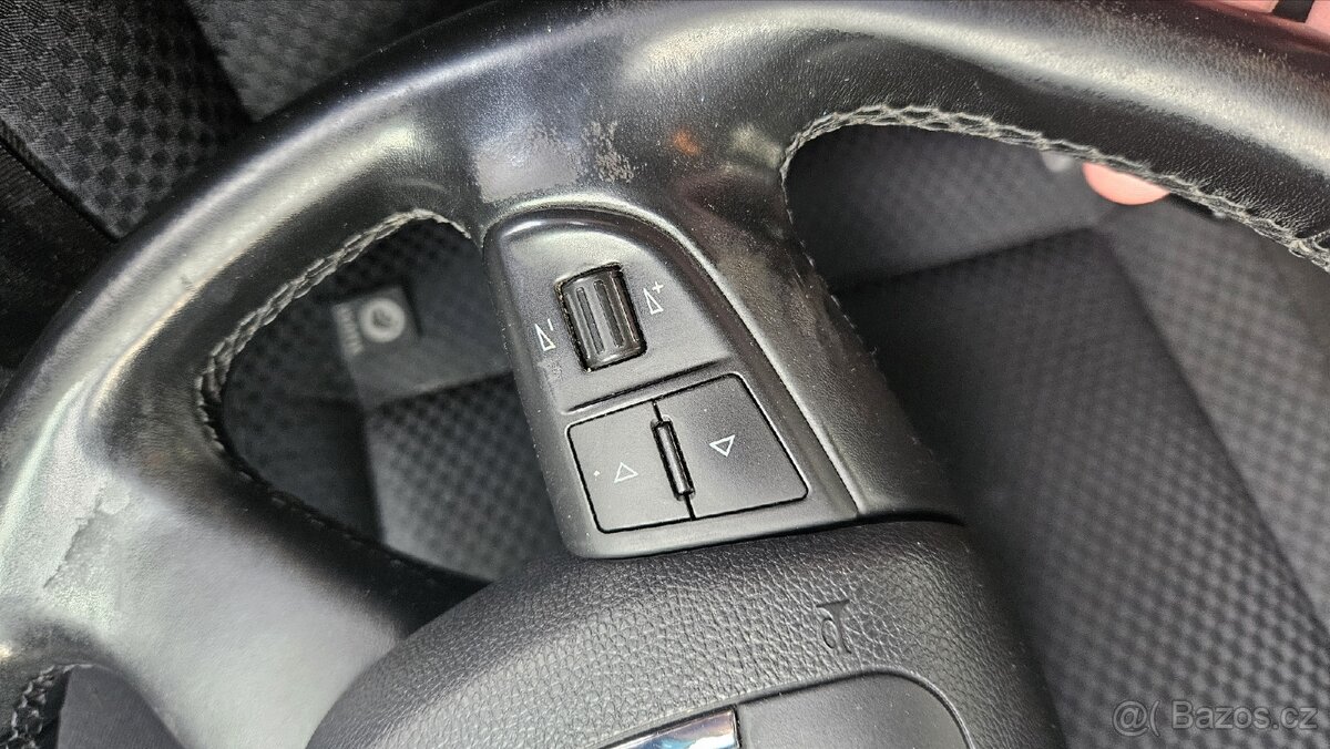 Multifunkční volant Škoda s airbagem - 2