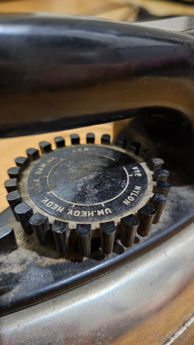 Retro žehlička - 2