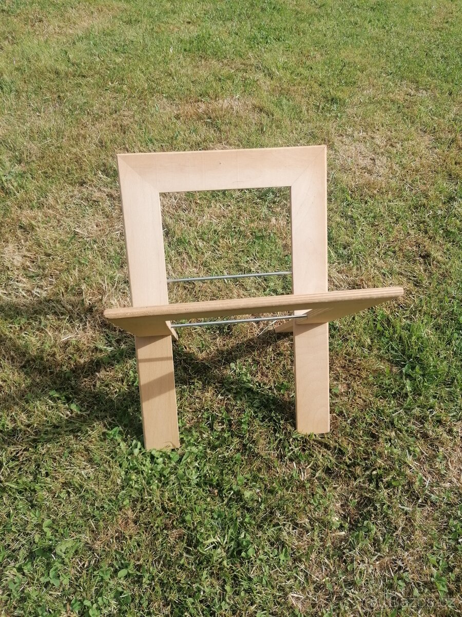 DŘEVĚNÝ STOJAN NA ČASOPISY - 2