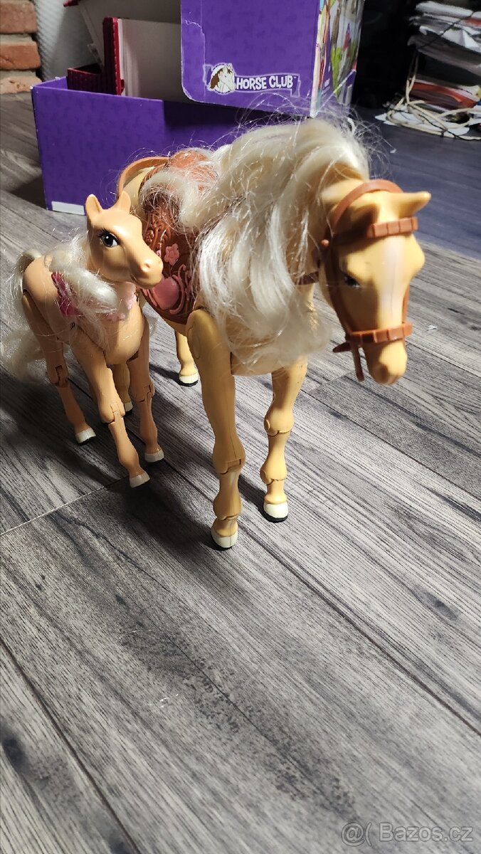 Kůň s hříbětem Barbie - 2
