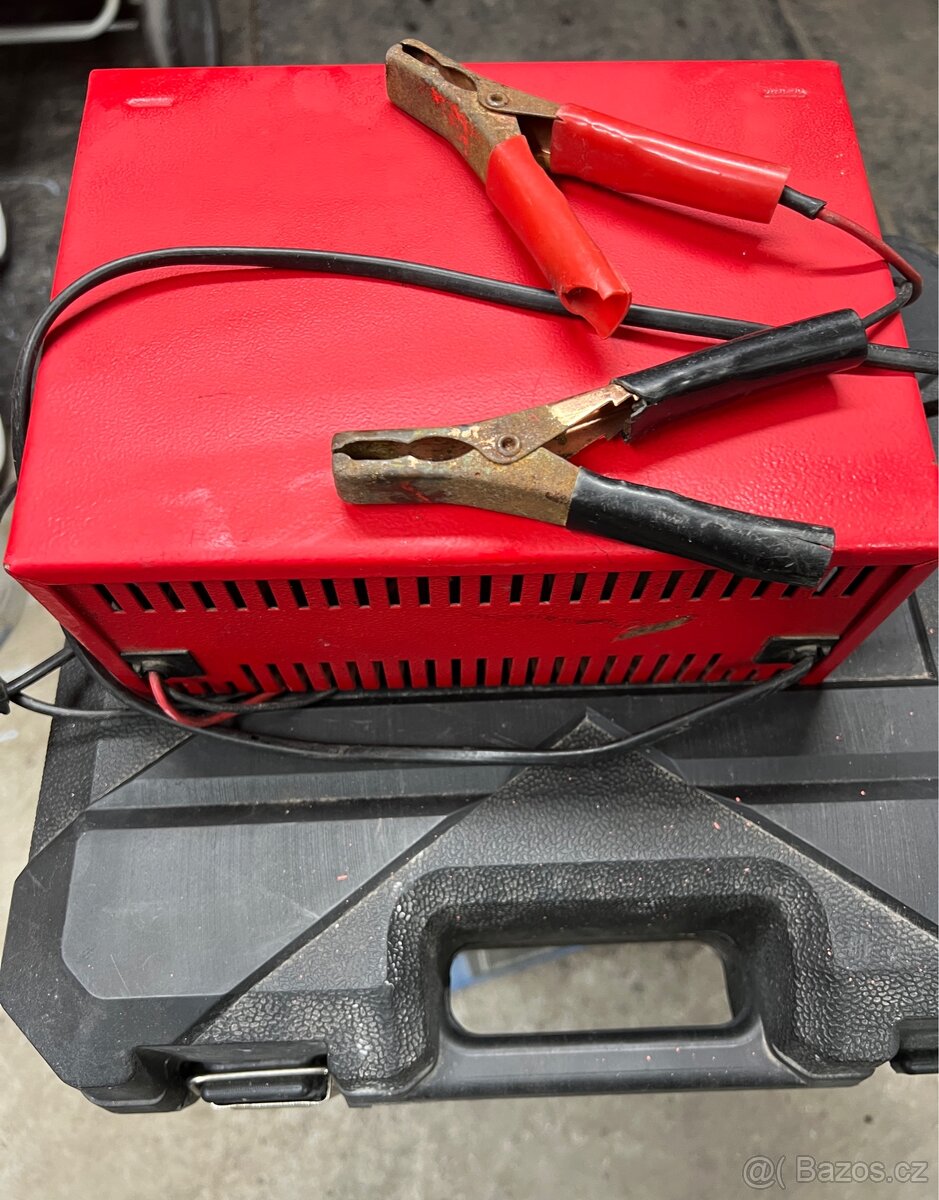 Nabíječka autobaterií 12V 6 Amp.ABSAAR - 2