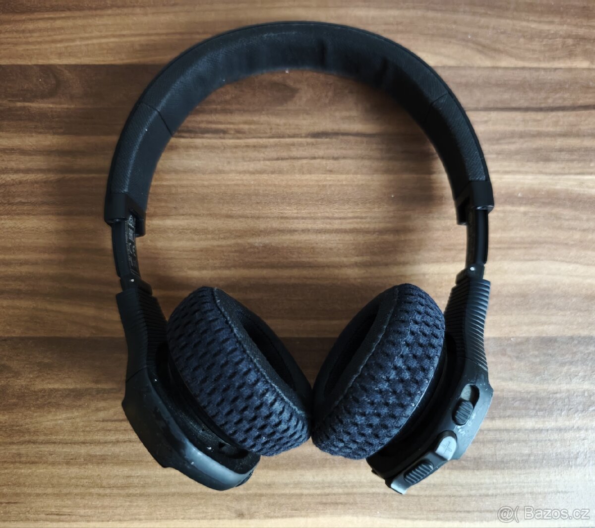 JBL Under Armour Sport Train sluchátka - černá - 2