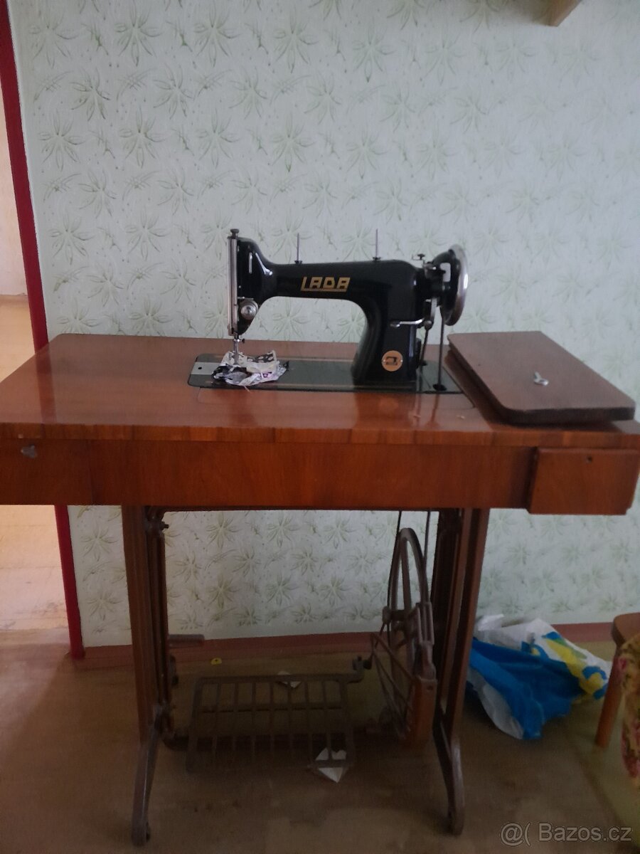 Šicí stroj - 2