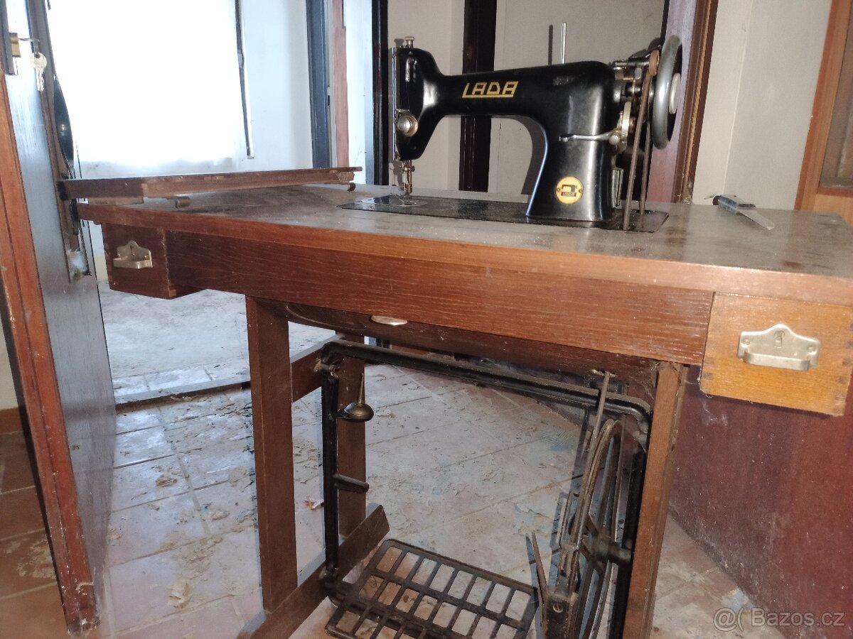 šicí stroj Lada - 2