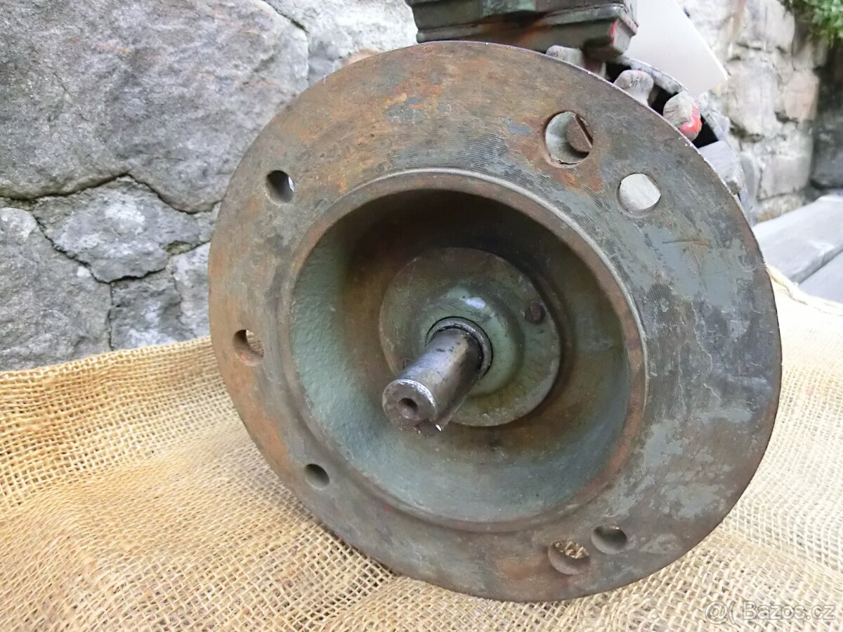 Elektromotor přírubový 800W - 2