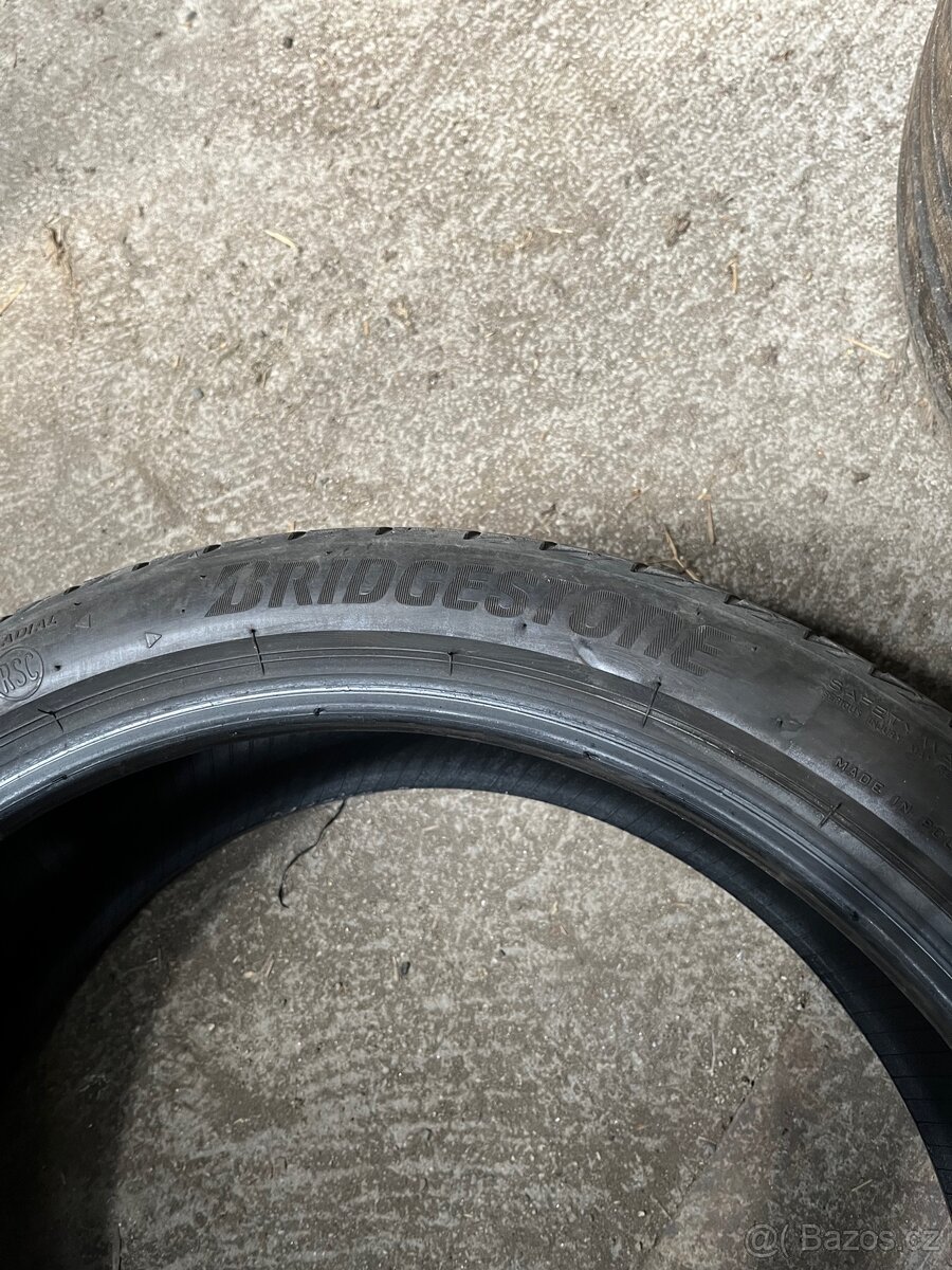 Gumy Bridgestone 225/40/19 runflat - 2