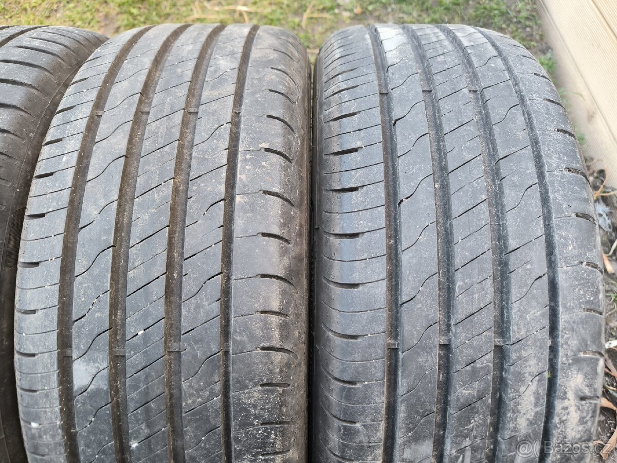 Zánovní Goodyear Efficient Grip 205/55/16 - 2
