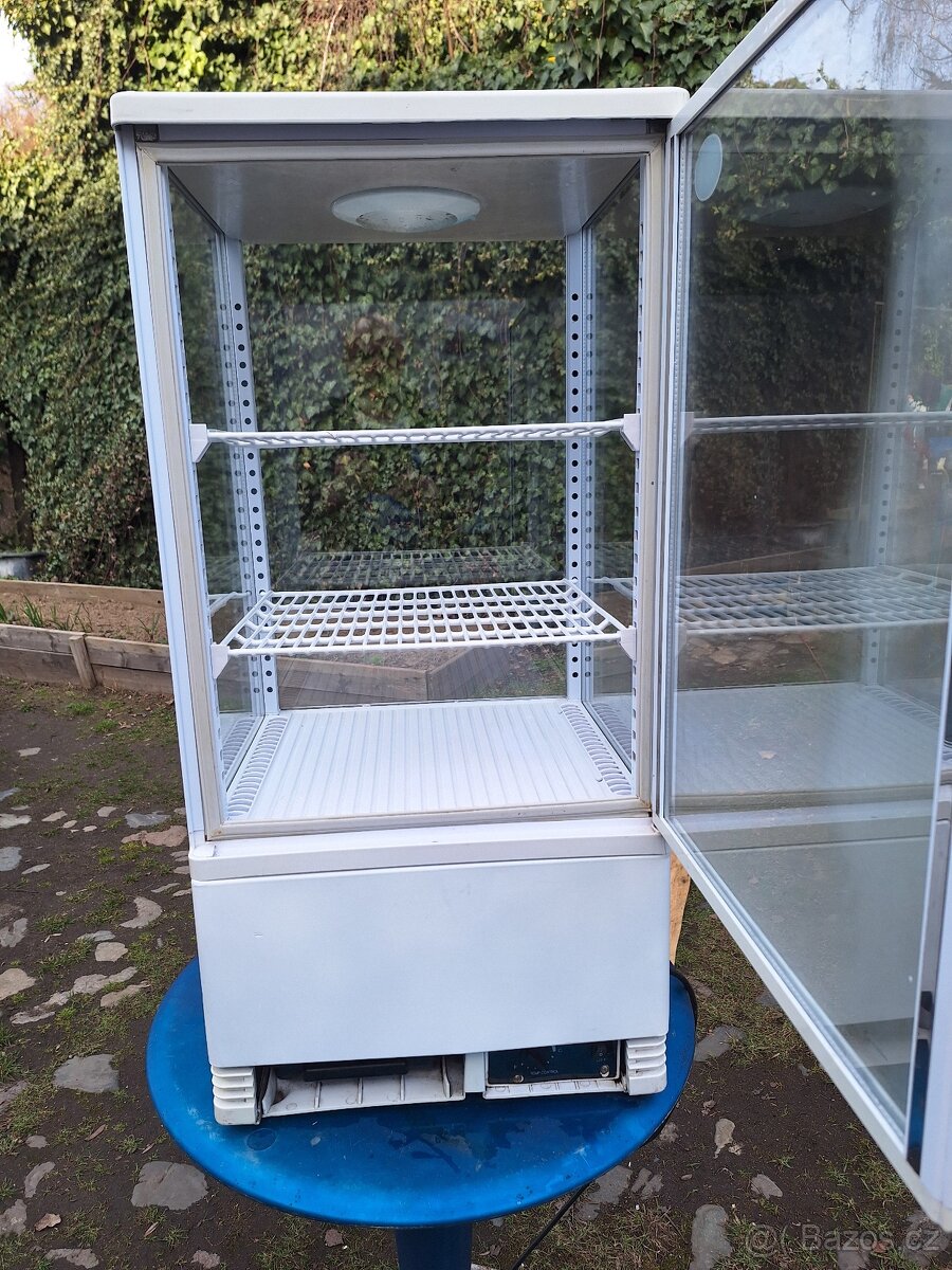 Prosklené lednice dortova - 2