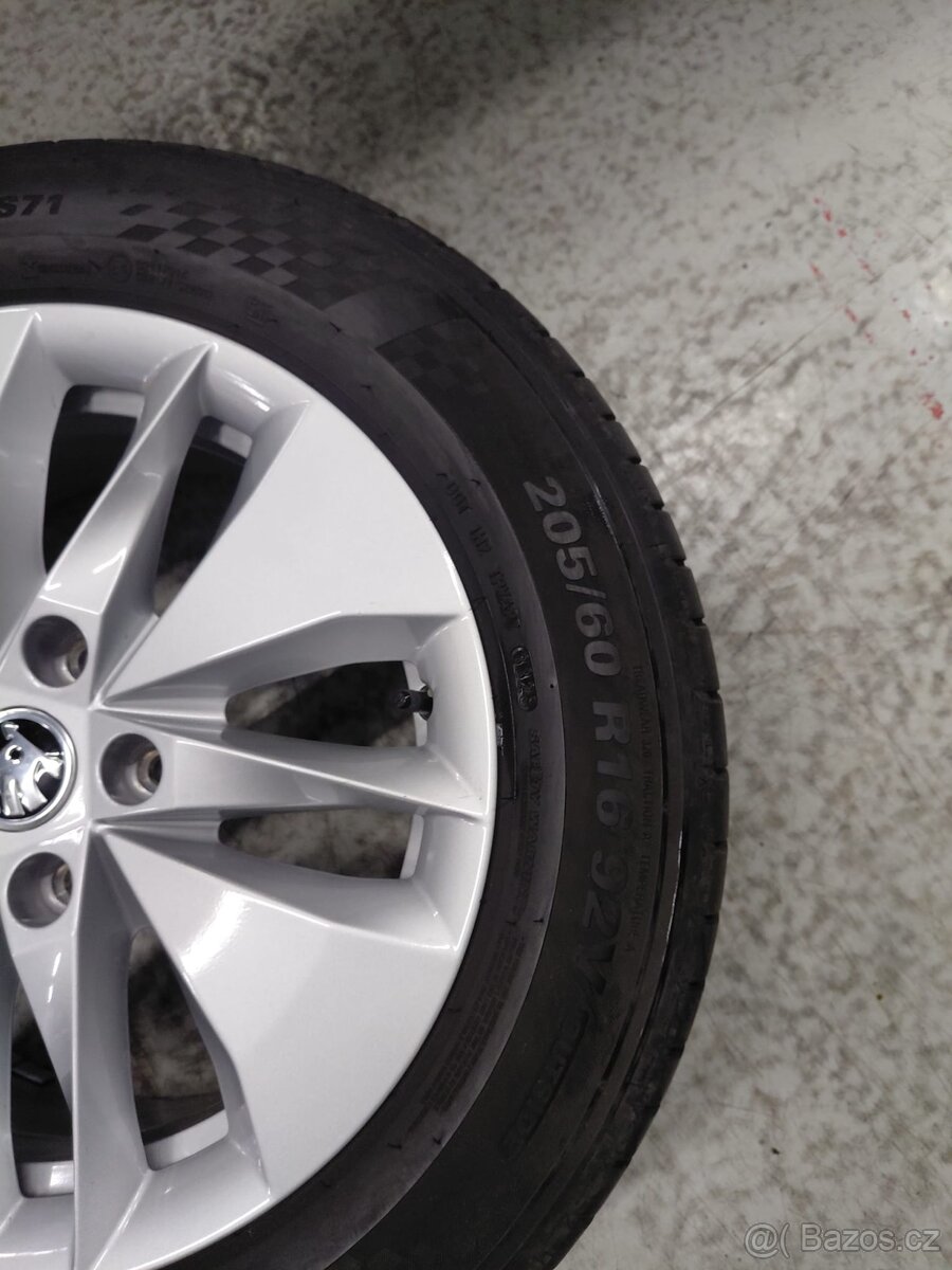 zánovní octavia 4 kola - 2