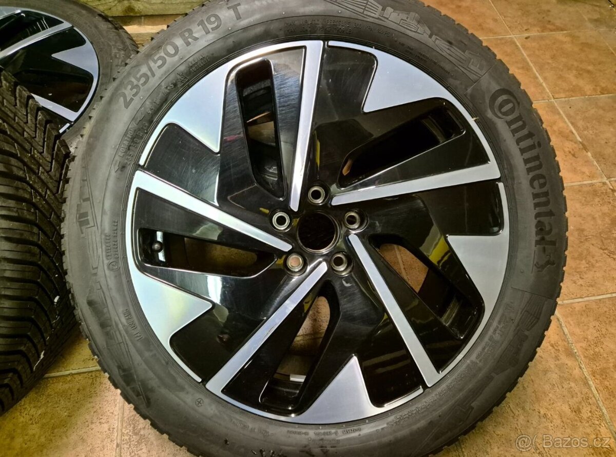 Celoroční sada Volkswagen ID.7 Hudson R19 - 2