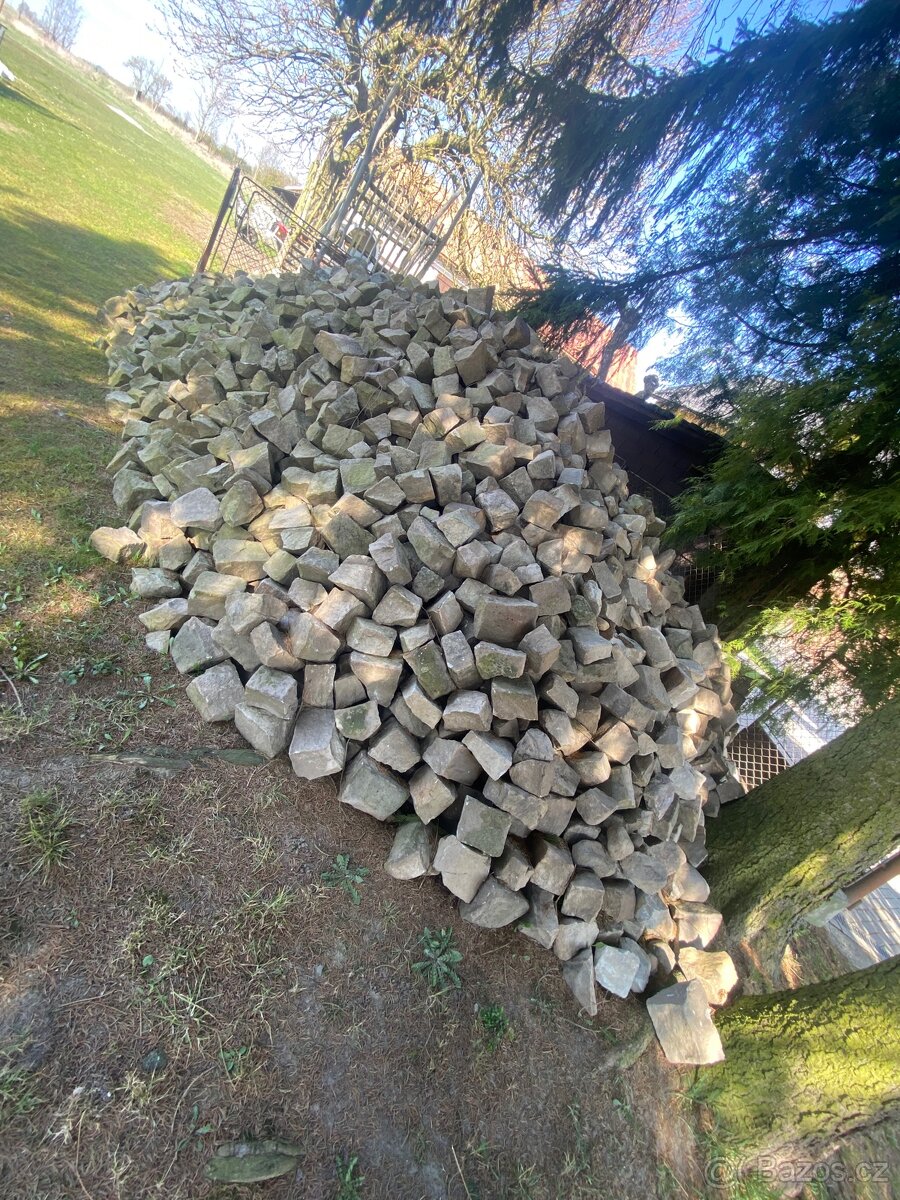 Dlažební kostky 250 Kč/m2 - 2