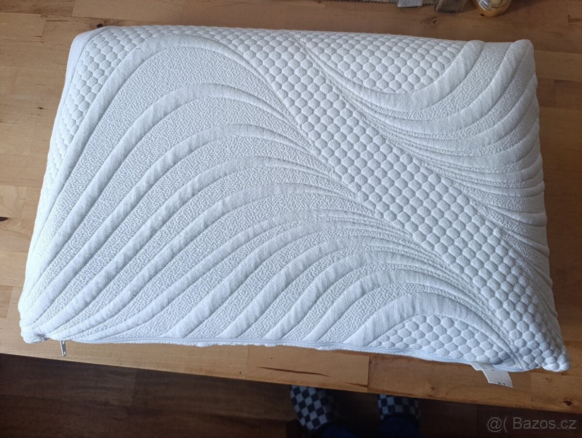 Polštář s pamětové pěny. - 2