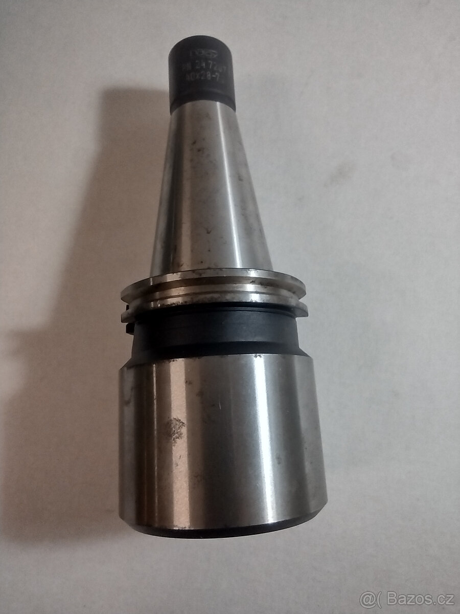 Držák a pouzdro pro upínání nástrojů se stavitelnou stopkou - 2