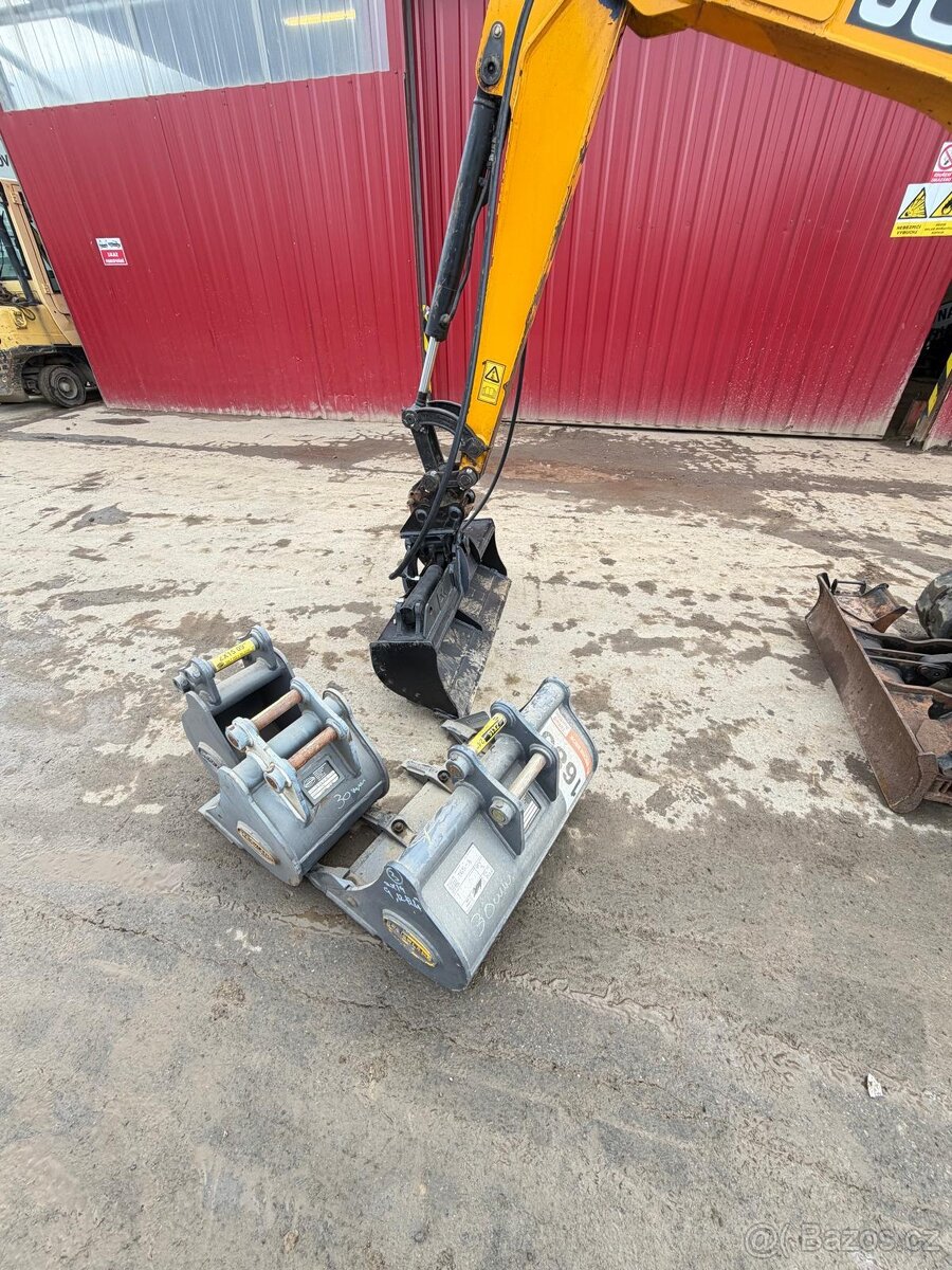 Pásový bagr JCB 16C-1 - 2