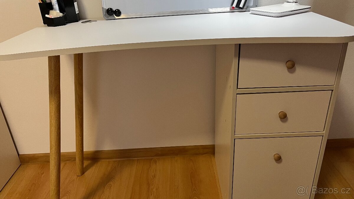Bílý psací stůl - 2