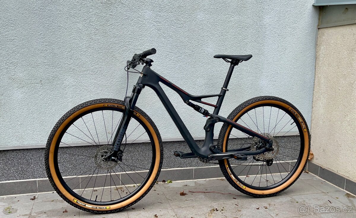 Horské Celoodpružene karbonové kolo 29” , L - 2