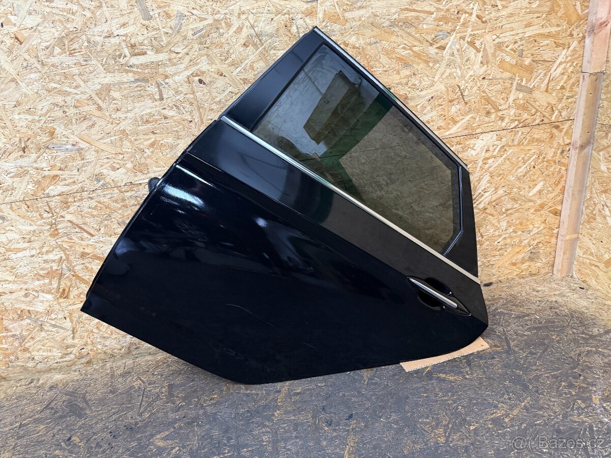 KOMPLETNĚ NASTROJENÉ LEVÉ ZADNÍ DVEŘE HYUNDAI I40 UB6 - 2