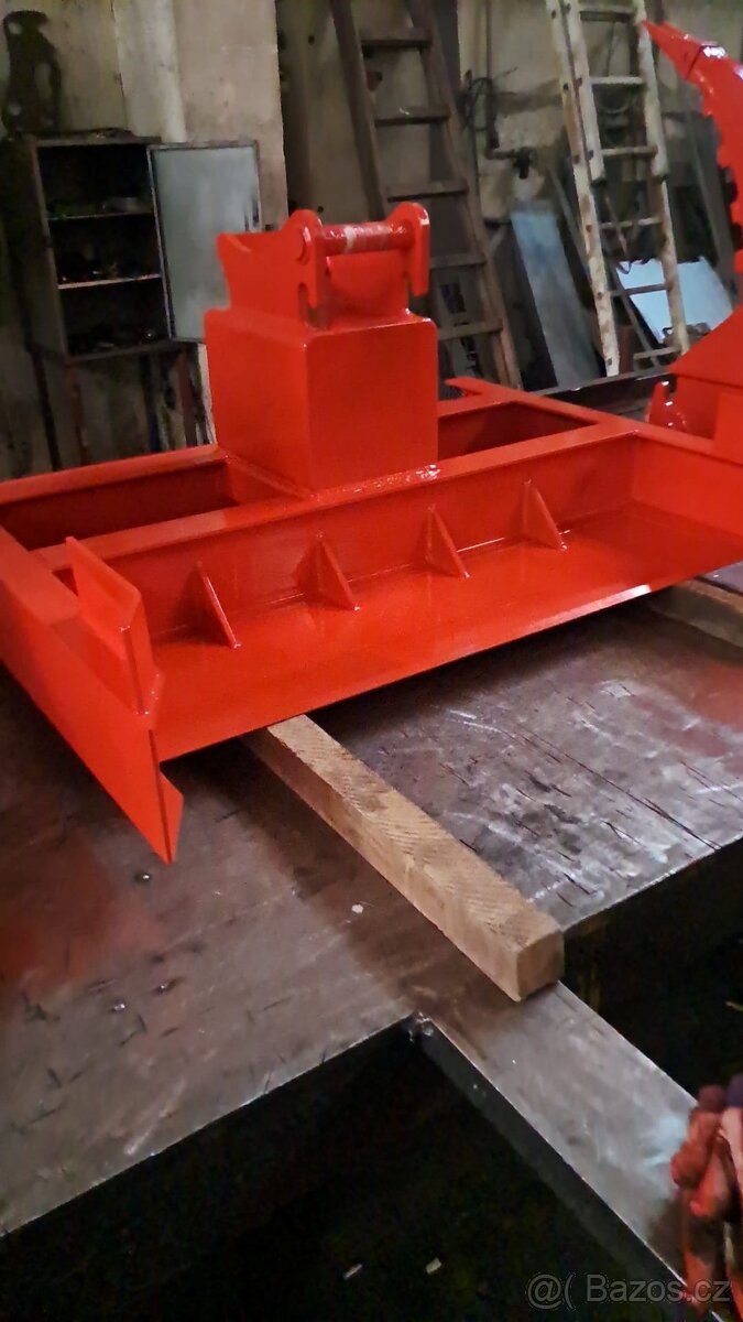 Rovnání lžíce zeminy - 2