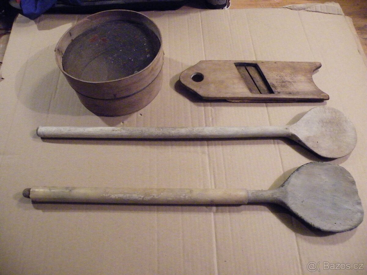 Staré dřevěné náčiní - 2