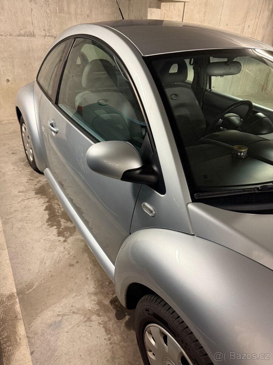 Volkswagen New Beetle - 2