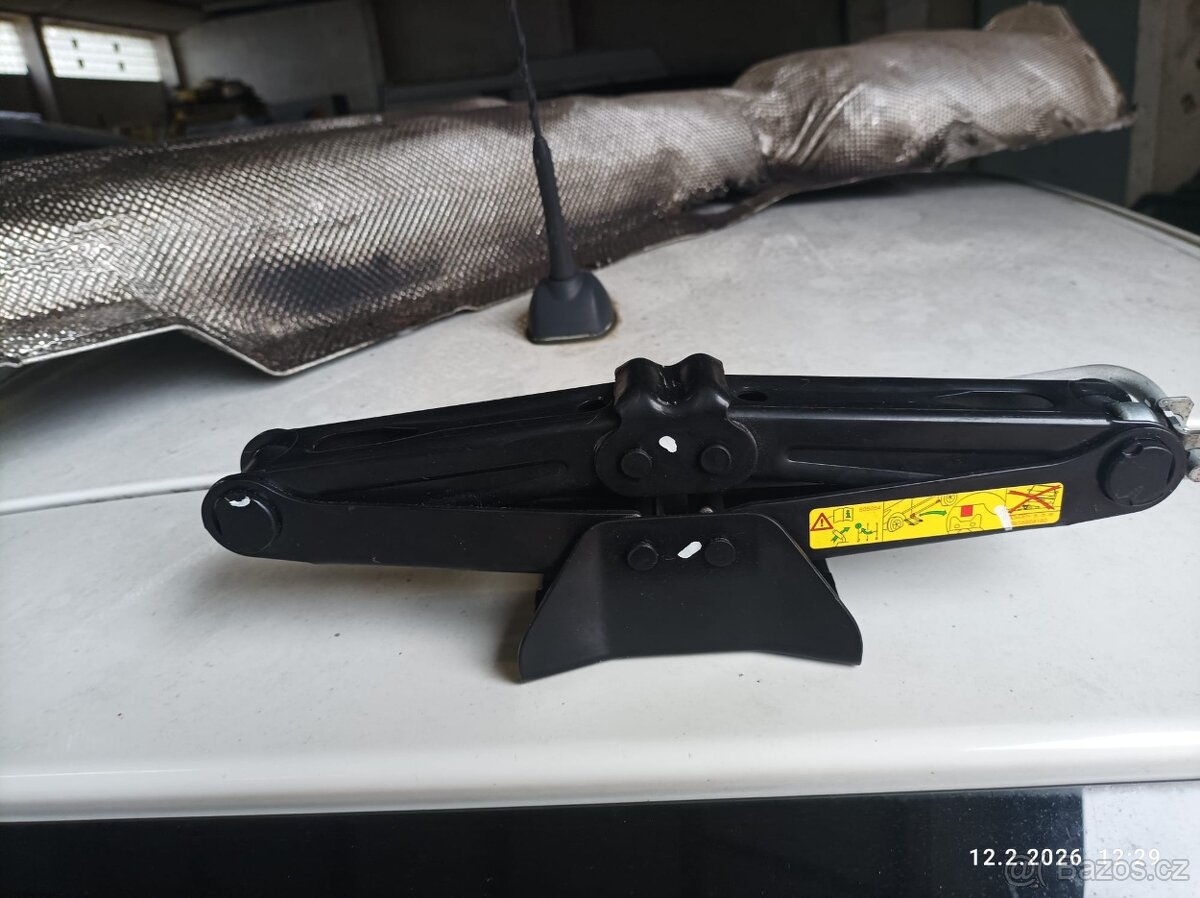 Originál zvedák, hever pro Citroen C3 . - 2