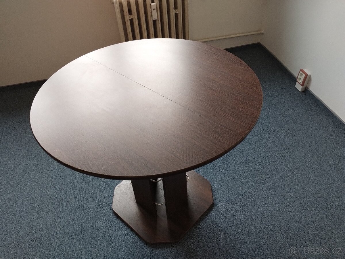 Kulatý jídelní stůl - 2