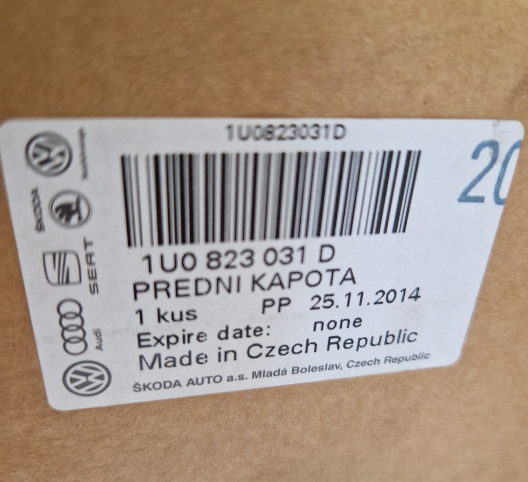 Škoda Octavia 1 přední kapota original - 2