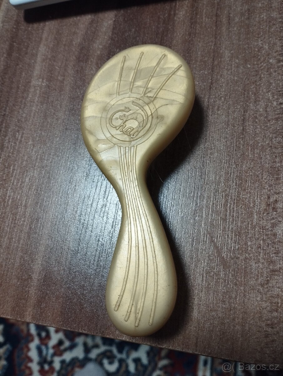 Staré kartáčky, hřeben atd - 2